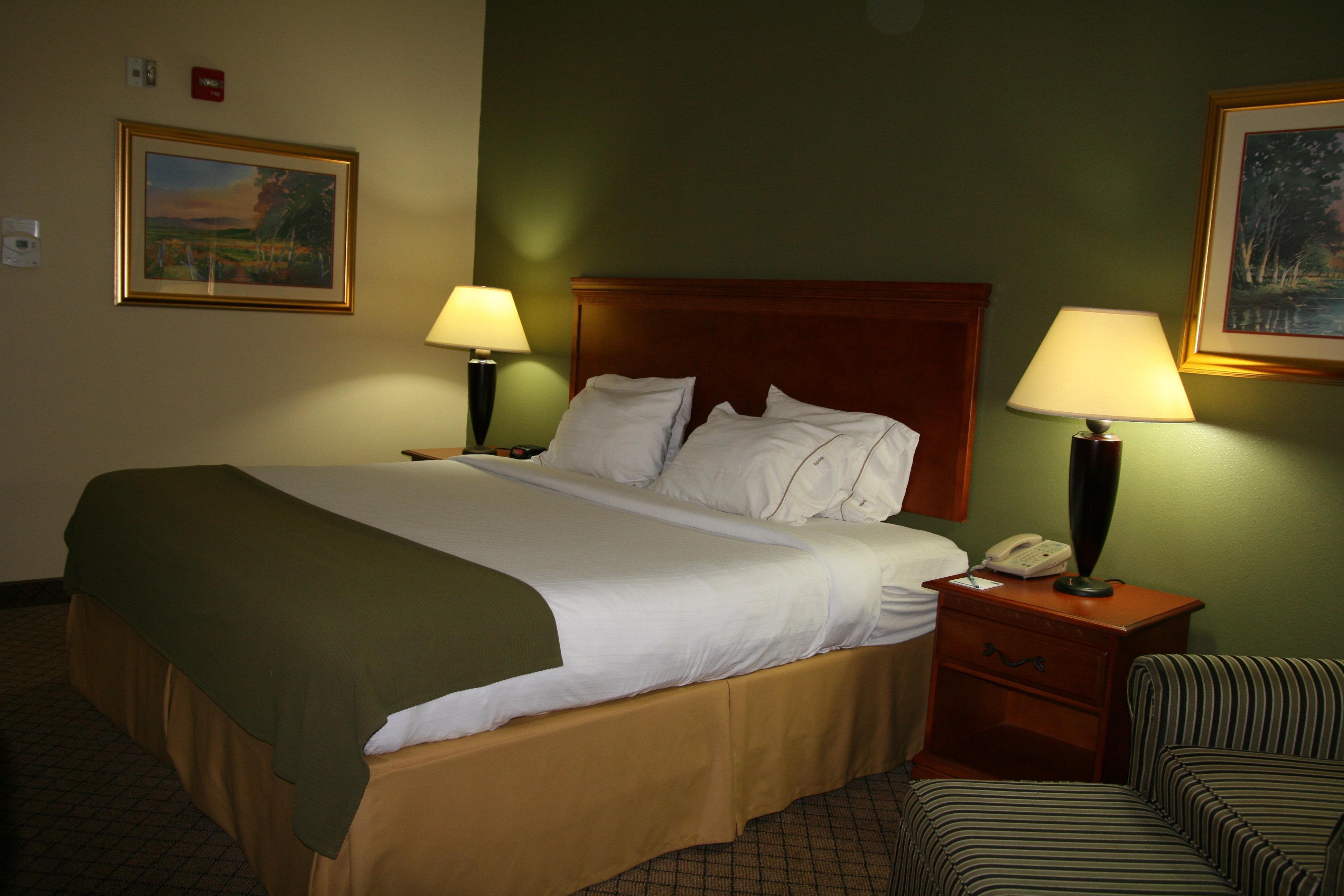 Holiday Inn Express & Suites Greenwood Esterno foto